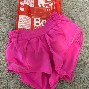 Lululemon hotty hot shorts 2.5”